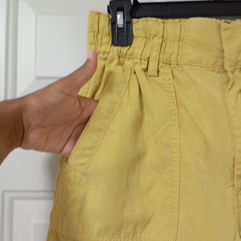 Banana Republic Women's Lime Green Paper Bag Waist Shorts Size 4 slash pockets - Picture 4 of 10